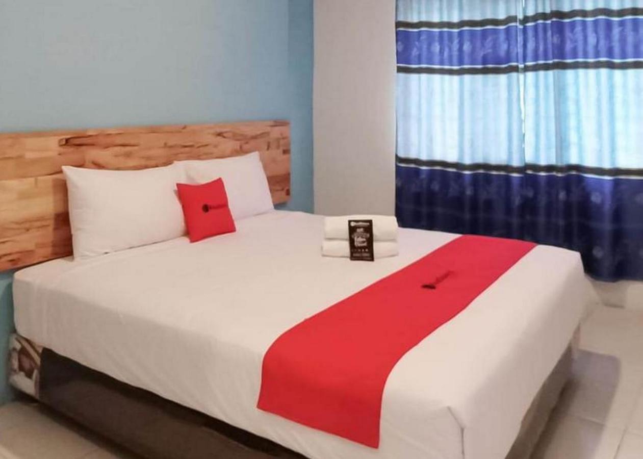 מלון Reddoorz @ Jalan Brigjend Katamso Medan 2 מראה חיצוני תמונה